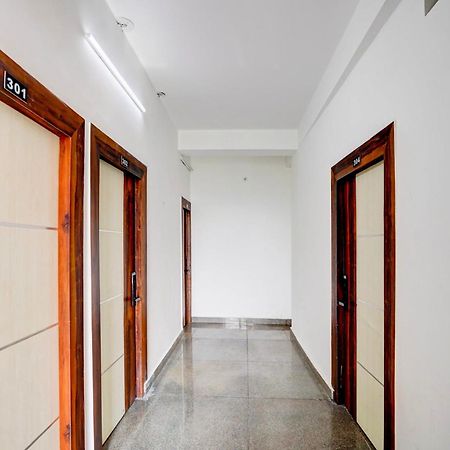 Hotel Collection O Apple Tree Noida Esterno foto