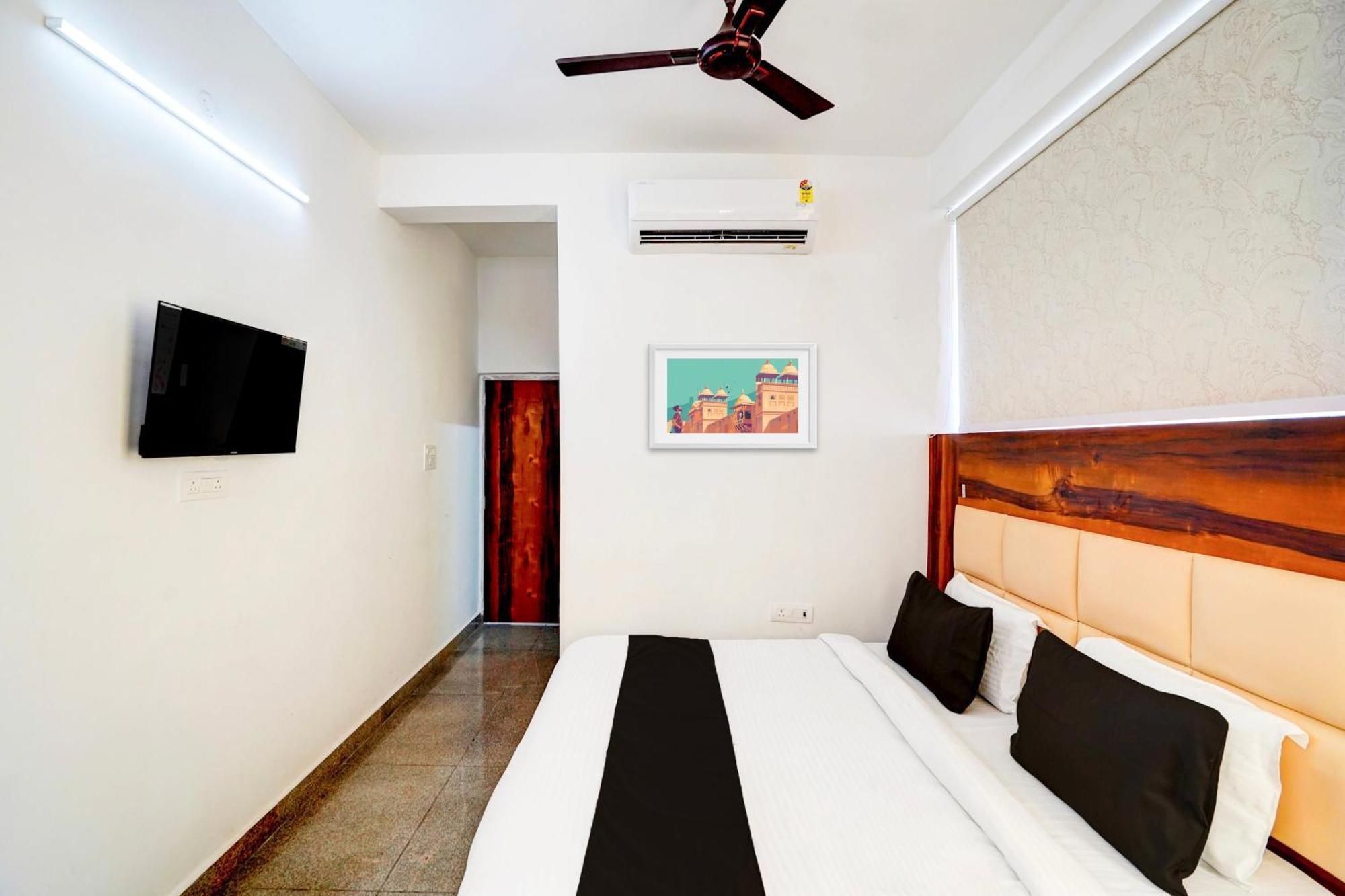 Hotel Collection O Apple Tree Noida Esterno foto