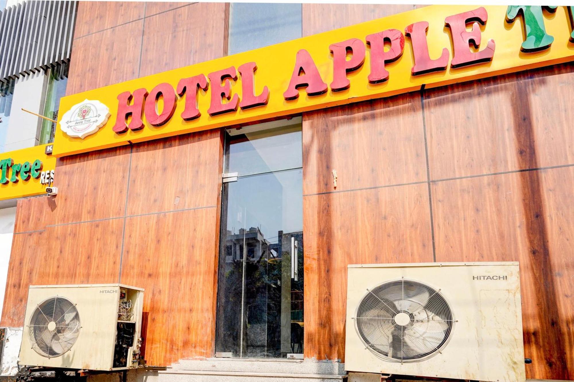 Hotel Collection O Apple Tree Noida Esterno foto