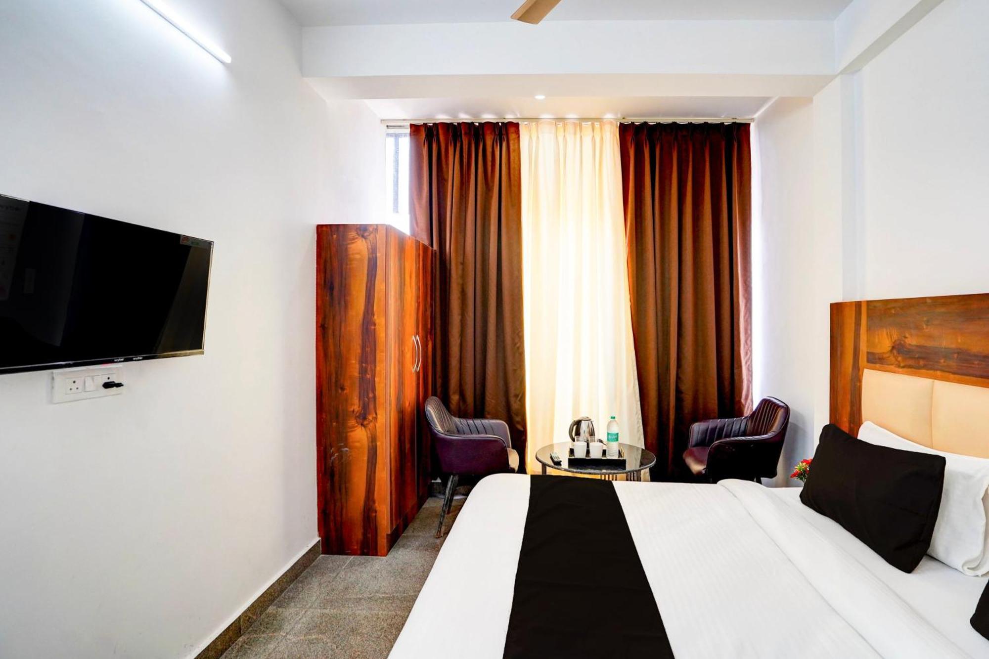 Hotel Collection O Apple Tree Noida Esterno foto