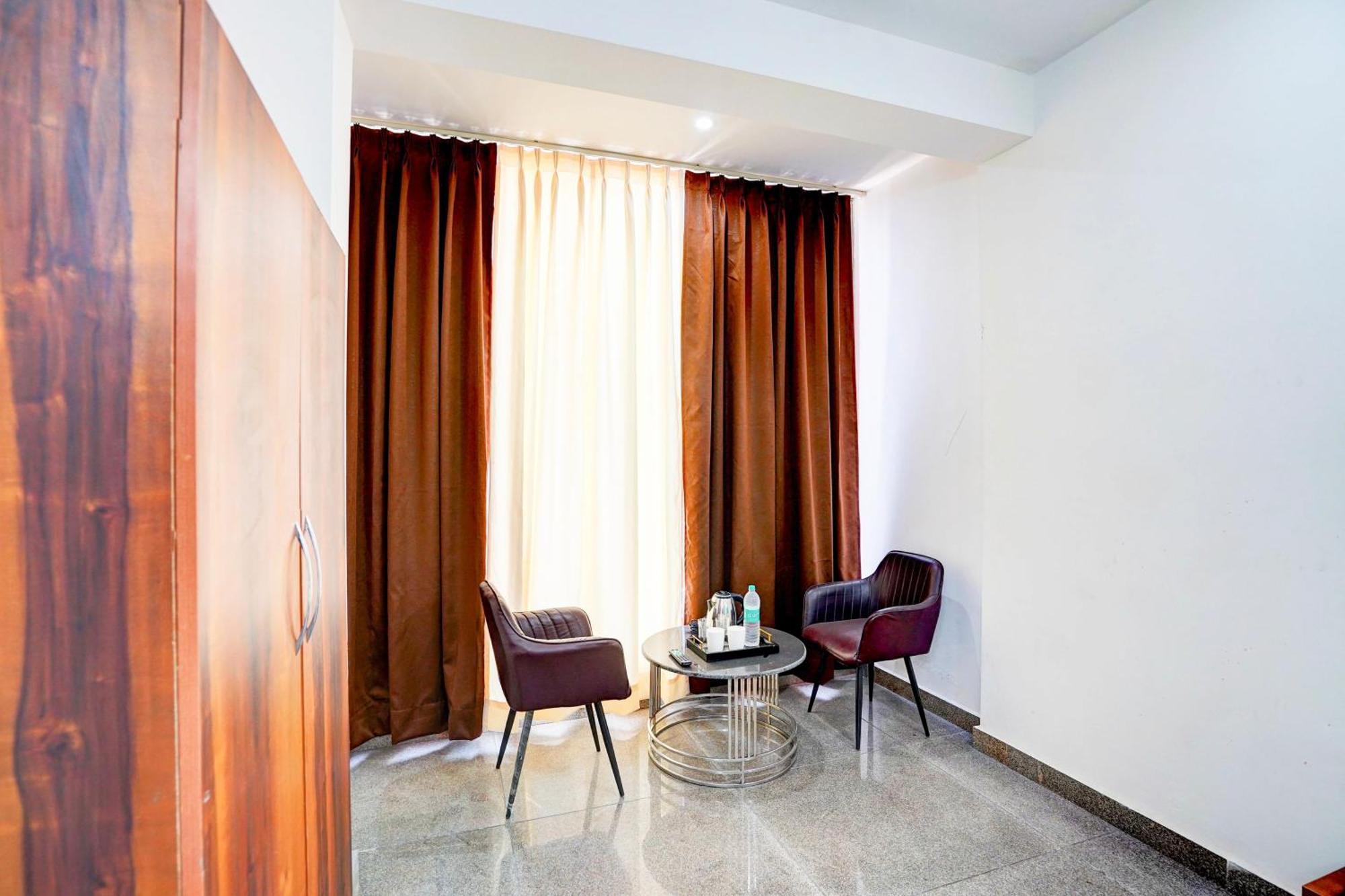 Hotel Collection O Apple Tree Noida Esterno foto