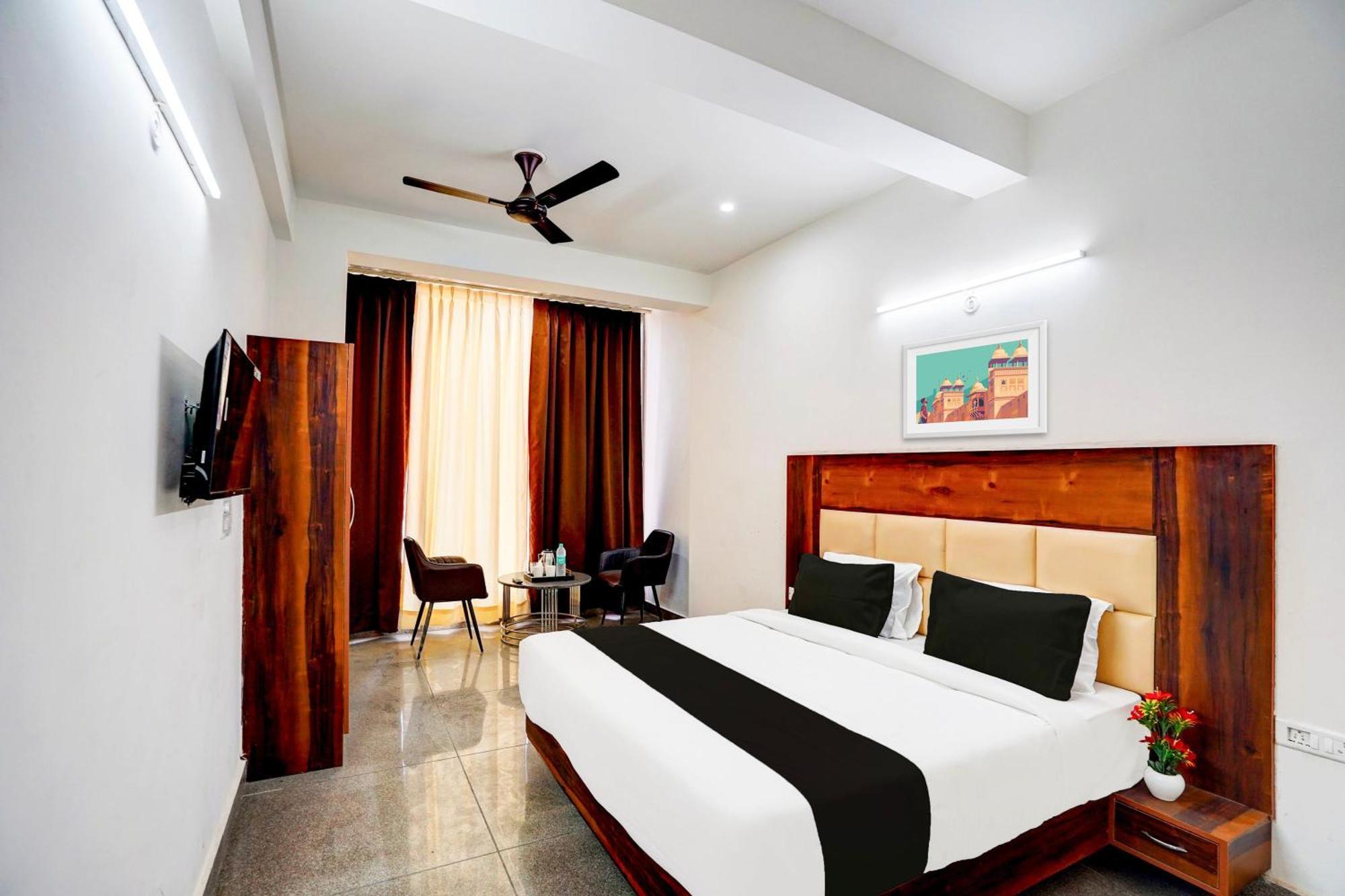Hotel Collection O Apple Tree Noida Esterno foto