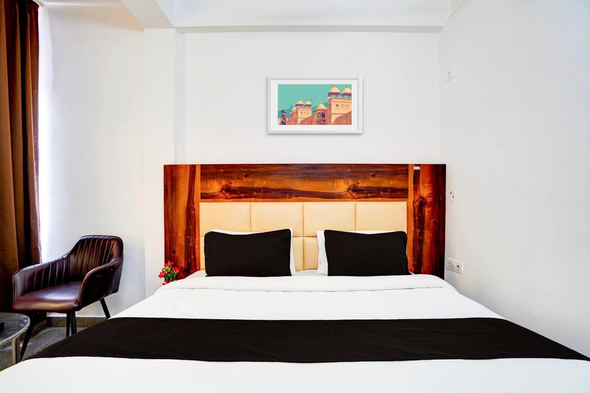 Hotel Collection O Apple Tree Noida Esterno foto